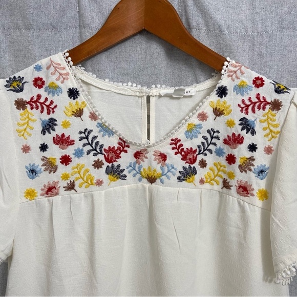 BLUE PEPPER / Floral Embroidered Short Sleeve Blouse Size M - Picture 9 of 13